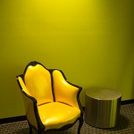 Yellow Chair von Daisy Gilyamse
