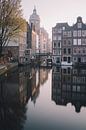 Amsterdam - grachtenpanden met St Nicolaaskerk van Thea.Photo thumbnail