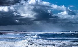 Storm on the coast by VIDEOMUNDUM