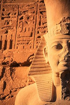 Pharaoh statue in Luxor by Krijn van der Giessen