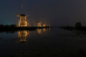 Neblig beleuchteten kinderdijk