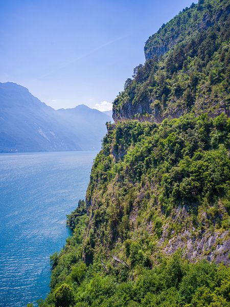 Sur la route de Ponare près de Riva del Garda par t.ART