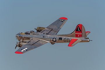 Flyby Boeing B-17 Flying Fortress "Yankee Lady". by Jaap van den Berg