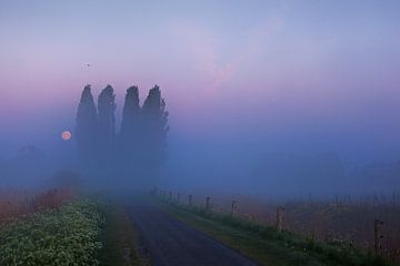 Moon sets in Groningen