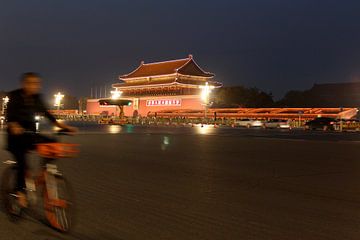 Fietser in Beijing, China van Ingrid Meuleman