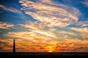 Zonsondergang met de vuurtoren van Den Helder