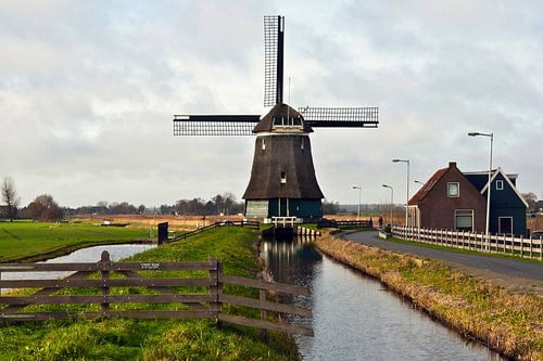 Pittoreske, traditionele windmolen in Noord-Holland