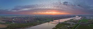 Kampen Hängebrücke über den Fluss IJssel  von Sjoerd van der Wal Fotografie