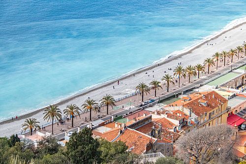 Strand en zee in Nice aan de Côte d'Azur