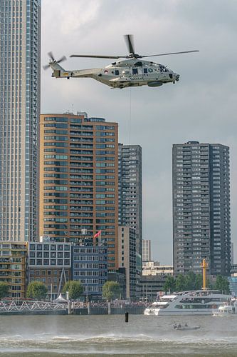 NH-90-Hubschrauber während der Welthafentage 2023.