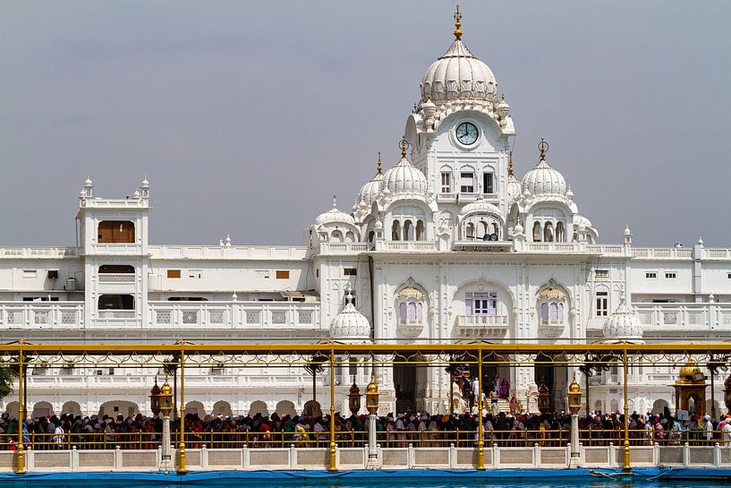 De Harmadir Sahib Gouden Tempel in Amritsar van Roland Brack