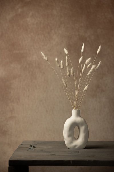 Still life with dried flowers in white porcelain vase by Mayra Fotografie