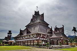 Toits pointus d'un temple chrétien à Sumatra sur Frank Photos