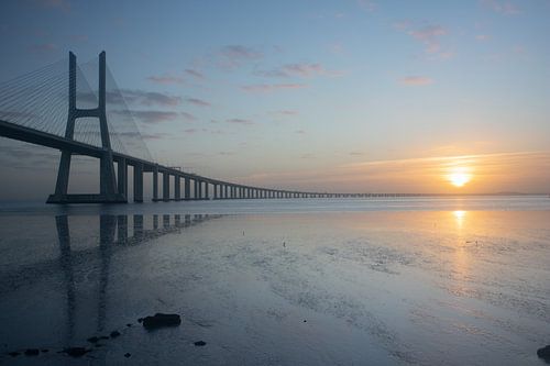 Pont avec lever de soleil
