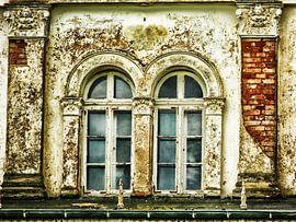 Vervallen witte villa II by Jessica Berendsen