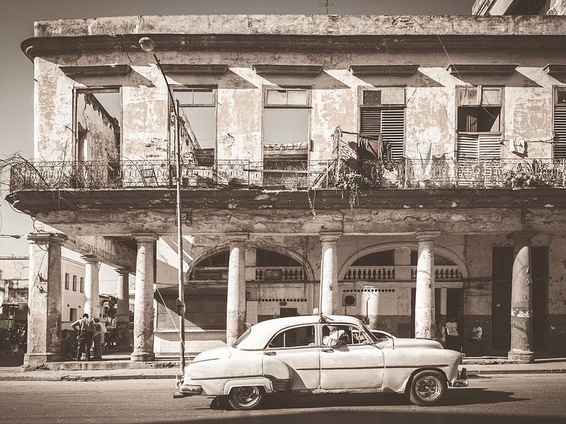 voiture américaine classique à La Havane, Cuba par Emily Van Den Broucke