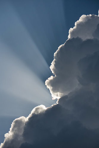 Licht hinter den Wolken – die Kraft der Stille
