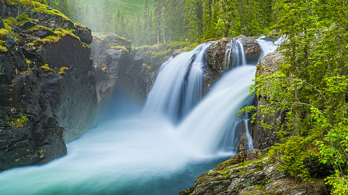 Cascade de Rjukandefossen, Buskerud, Norvège sur Henk Meijer Photography