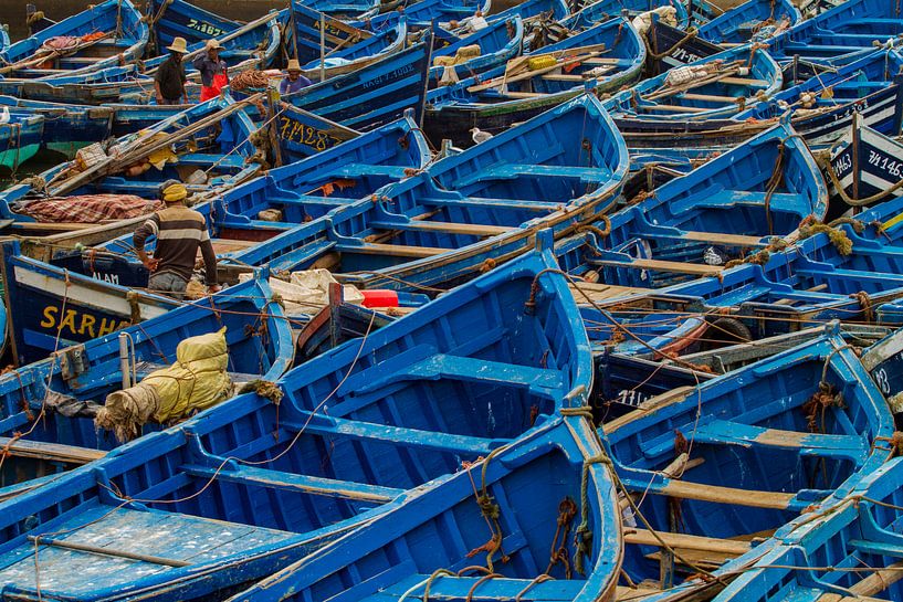 Blaue Boote im Fischerdorf Essaouira von Easycopters