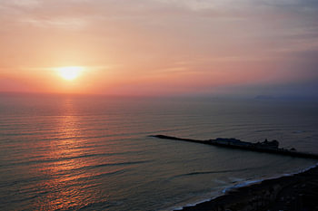zonsondergang aan de Peruaanse kust