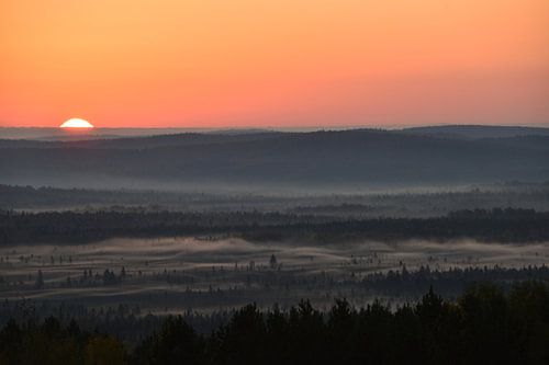 Ein Sonnenaufgang an einem Herbstmorgen