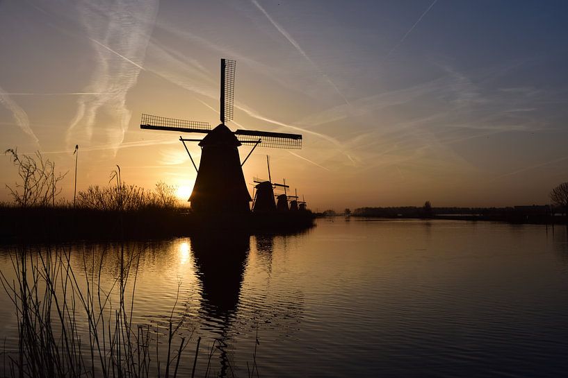 Zonsopkomst Kinderdijk van Rika Roozendaal