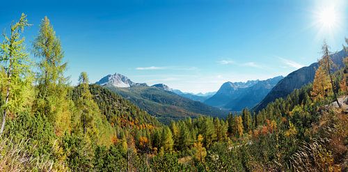Autumn hike in the Dolomites