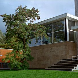 Bürogebäude, entworfen von Gerrit Rietveld. von Erwin Zeemering