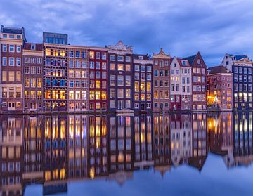 Maisons d'Amsterdam le long du canal Damrak sur Rene Siebring