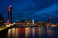 Willemsbrug Rotterdam bei Nacht