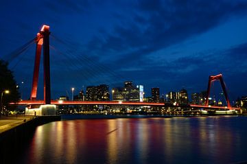 Willemsbrug Rotterdam in de nacht van Arjan van der Veer