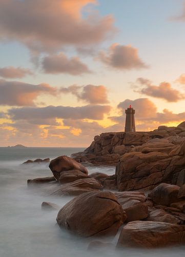 Le Phare Mean Ruz vuurtoren tijdens zonsopkomst.