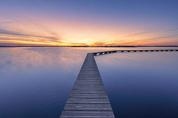 Coucher de soleil sur une jetée près d'un lac à Groningue sur KB Design & Photography (Karen Brouwer)