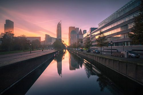 Mistige zonsopkomst in Den Haag