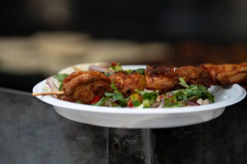 Fleischspieß vom Grill mit Gemüse