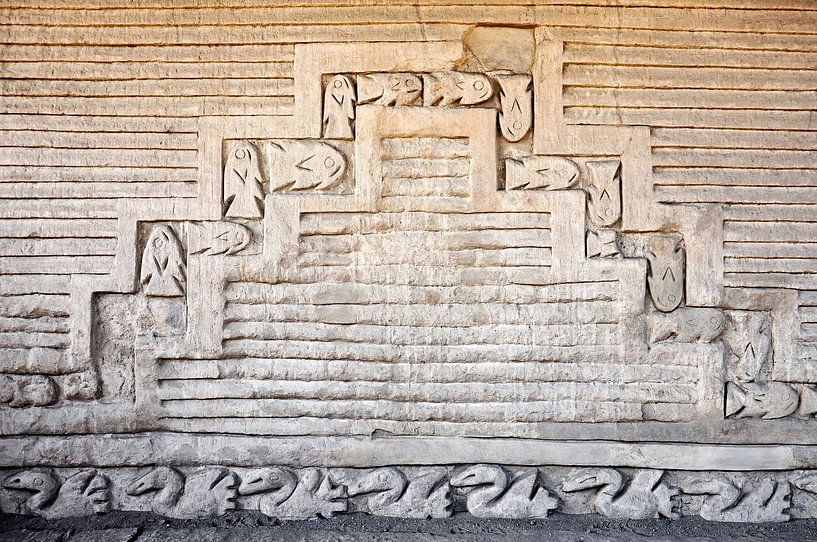 Chan Chan: a testimony to the Chimu empire in Peru by Frank Photos