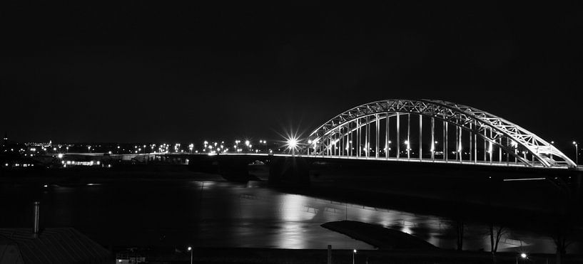 Die Waalbrücke in Nijmegen von Lonneke Klomp