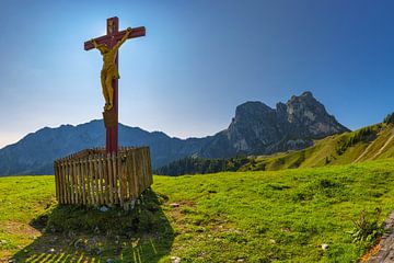 Mountain cross in front of the Aggenstein, 1986m, Tannheimer Berge, Allgäu Alps