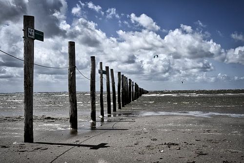 Wellenbrecher am Strand