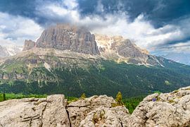 Der Berg Tofana di Rozes in den Dolomiten im Frühling von Sjoerd van der Wal Fotografie