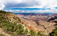 Wolken en Rotsen - Grand Canyon van Remco Bosshard thumbnail