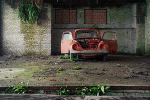 Urbex - Volkswagen Beetle au garage sur Tim Vlielander