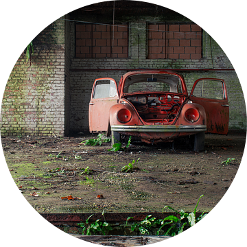 Volkswagen Kever bij de garage van Tim Vlielander