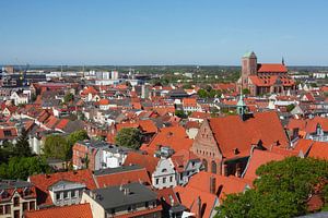 Blick auf Altstadt und  Nikolaikirche vom Turm der Georgenkirche,  Wismar, Mecklenburg-Vorpommern, D