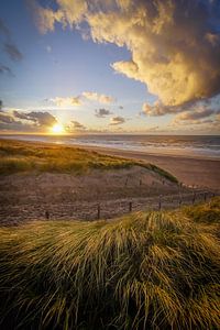Strandeingang bei Sonnenuntergang von Dirk van Egmond
