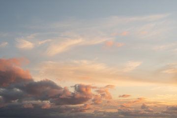 Cloudy sky van Rowan Geerdink