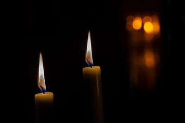 Candlelight in bokeh van Jan Roelof Brinksma