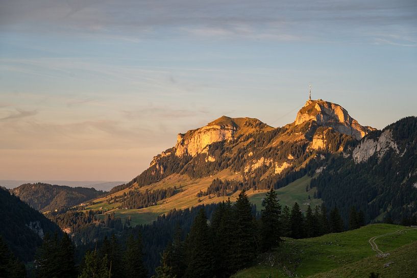 Zonsondergang op de Hoher Kasten in de Appenzeller Alpen van Leo Schindzielorz