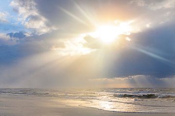 Wellen am Strand der Insel Texel in der Wattenmeerregion