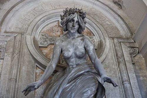 Lady with spread arms